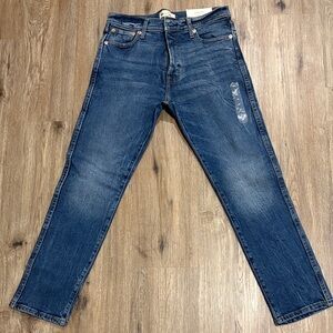 NWT GAP Women's Dark Blue Slim Straight Jeans Size 30
